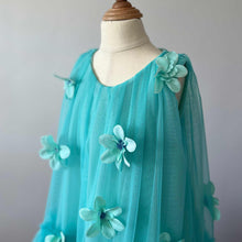 Load image into Gallery viewer, 3-4yr Luminous Raine