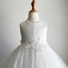 Load image into Gallery viewer, Fiona Blanca